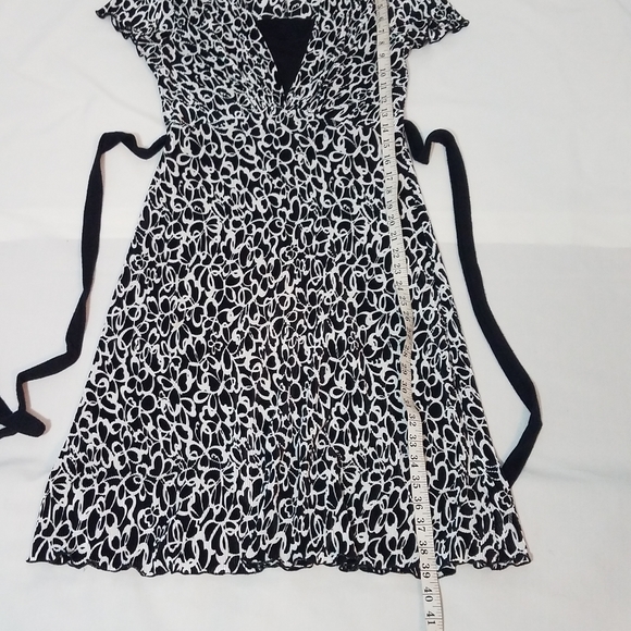 Beautiful woman's stretchy dress - Picture 7 of 9